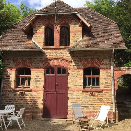 Gite Les Ecuries Du Manoir De Benedicte Cahan Exteriör bild