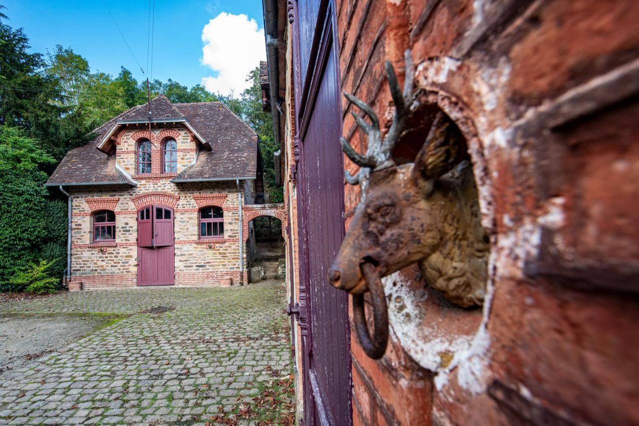 Gite Les Ecuries Du Manoir De Benedicte Cahan Exteriör bild