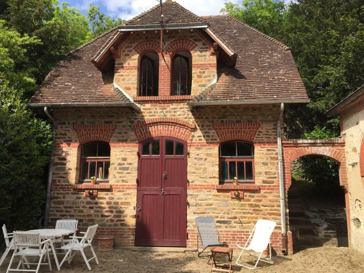 Gite Les Ecuries Du Manoir De Benedicte Cahan Exteriör bild