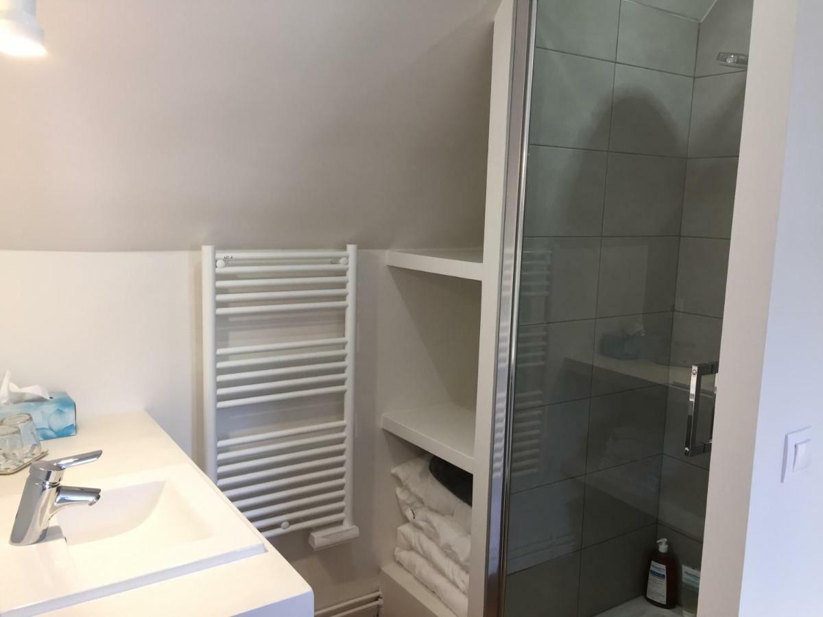 Gite Les Ecuries Du Manoir De Benedicte Cahan Exteriör bild